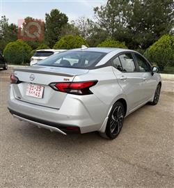نيسان فيرسا